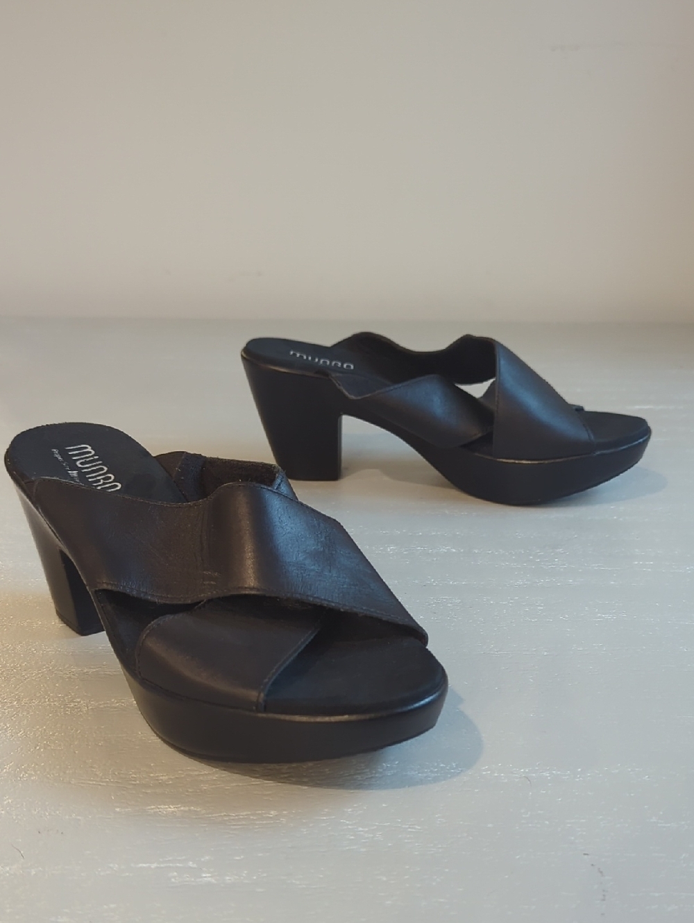 Munro Black Leather Platform Crisscross Heel Mules